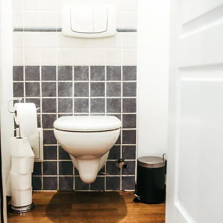 Oomph Vintage 2br Gem Steps From Politechnika * Varsó