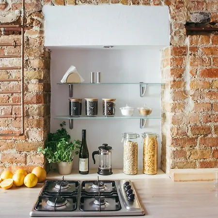 Oomph Vintage 2br Gem Steps From Politechnika 아파트 *