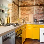Oomph Vintage 2br Gem Steps From Politechnika * Varšava