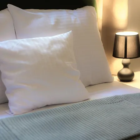 Oomph Vintage 2br Gem Steps From Politechnika * Varsó