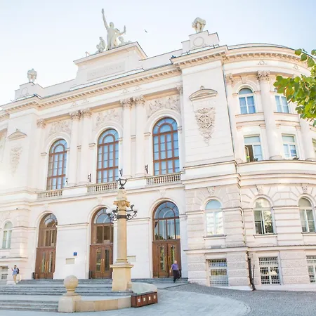 Oomph Vintage 2br Gem Steps From Politechnika *