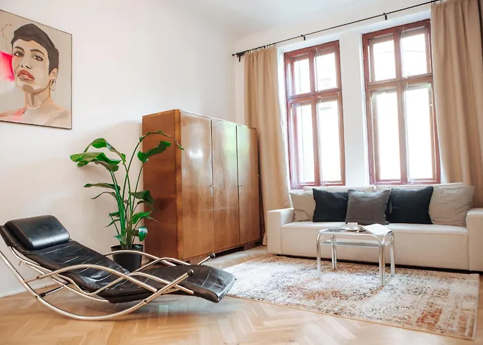 Oomph Vintage 2br Gem Steps From Politechnika