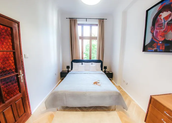 Oomph Vintage 2br Gem Steps From Politechnika Warsaw