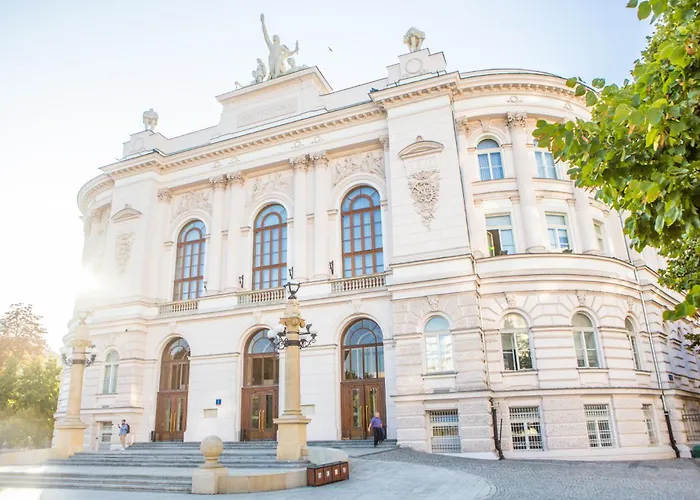 Oomph Vintage 2br Gem Steps From Politechnika *