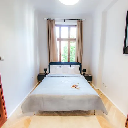 Oomph Vintage 2br Gem Steps From Politechnika Warszawa