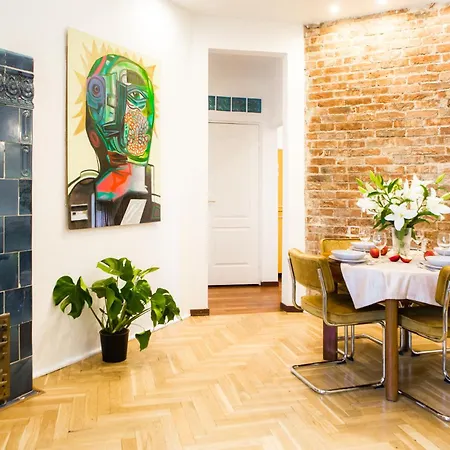 Oomph Vintage 2br Gem Steps From Politechnika Lejlighed